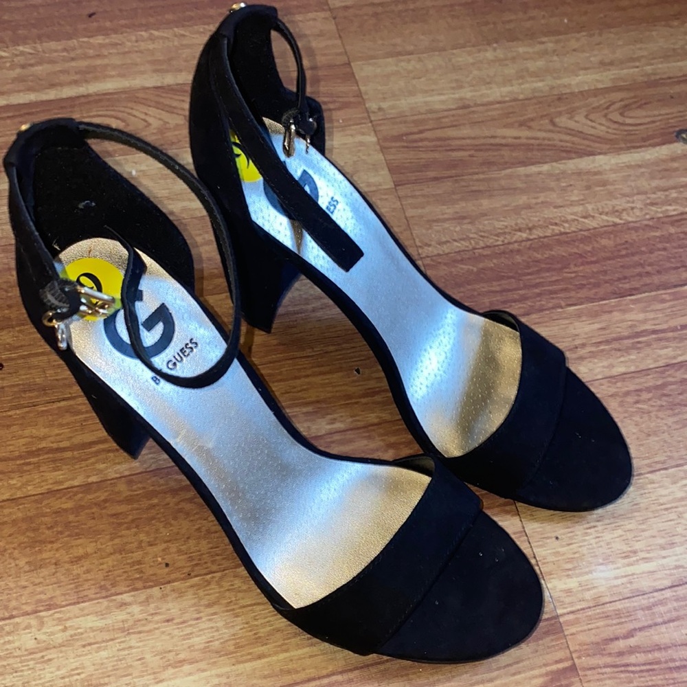 Never worn black guess heels